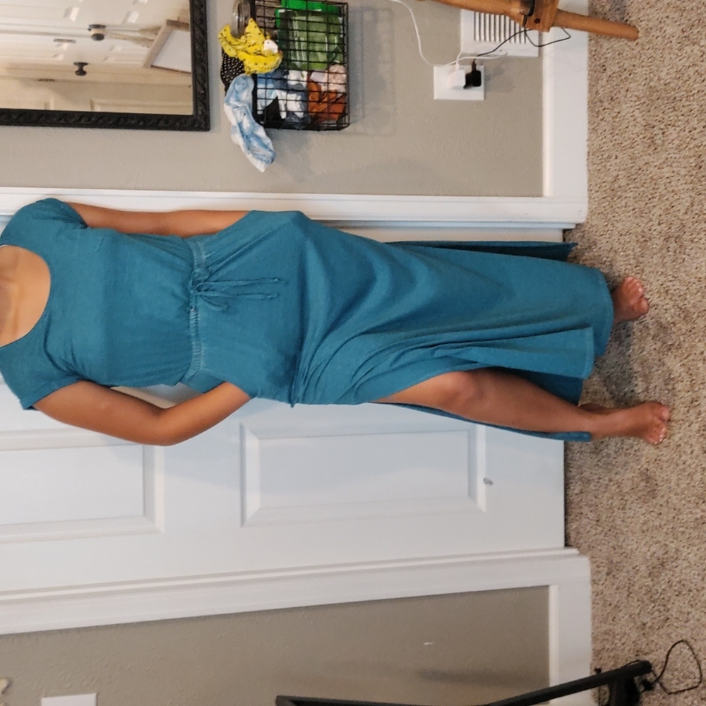 Blue maxi dress with pockets and tied waist